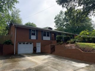 2920 Northbridge Rd, Winston Salem, NC 27103