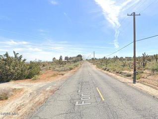 21200 Fort Tejon Rd, Llano, CA 93544