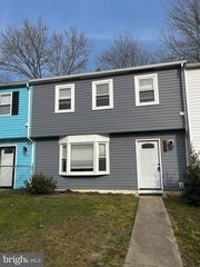 438 Patuxent Ct, La Plata, MD 20646