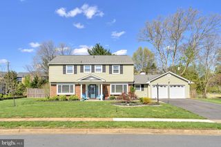 4111 Meadow Hill Ln, Fairfax, VA 22033