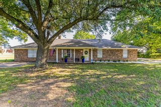 705 E  Woodland St, Collinsville, TX 76233