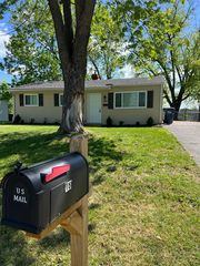 18 Foster Ln, Wentzville, MO 63385
