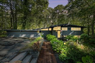 10 Dewey Rd, Lexington, MA 02420