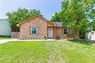 720 Sandstone Dr, Fort Worth, TX 76120