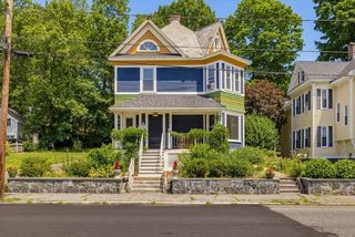 294 Wentworth Ave, Lowell, MA 01852