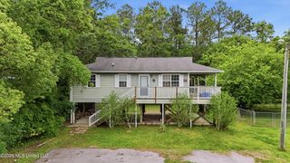 8621 Old Stage Rd, Moss Point, MS 39562