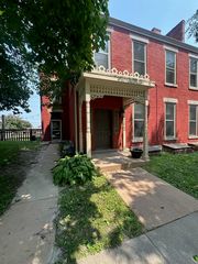 1240 Locust St, Dubuque, IA 52001