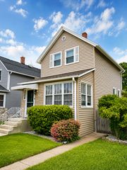 1747 S  Cora St, Des Plaines, IL 60018