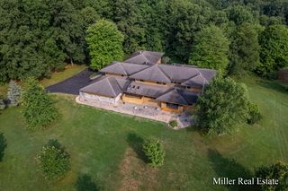 1822 S  Broadway St, Hastings, MI 49058