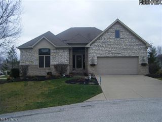 560 Burgess Cir #13, Aurora, OH 44202
