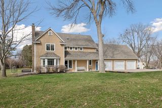 60 S  Shannon Dr, Shakopee, MN 55379