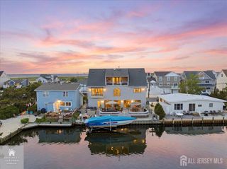402 Daytona Dr, Lavallette, NJ 08735