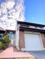 17 Club Drive S #17, Jericho, NY 11753