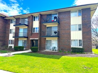 5S100 Pebblewood Ln #E1, Naperville, IL 60563