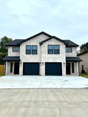 545 S  28th St #A, Nederland, TX 77627