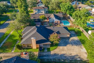 428 Old Course Dr, Friendswood, TX 77546