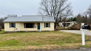 201 W  4th St, Lynnville, IN 47619