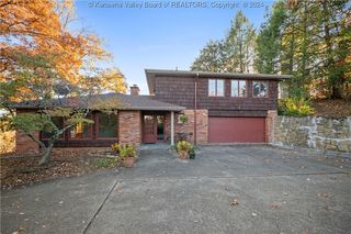 1527 Summit Dr, Charleston, WV 25302