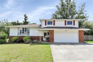 7435 Meadow Ln, Parma, OH 44134