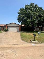 5414 Texoma Dr #1, Enid, OK 73703