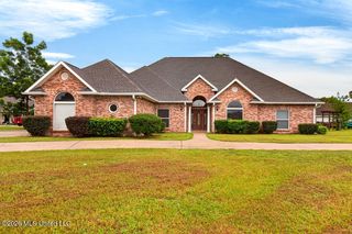 18241 Robinwood East Dr, Saucier, MS 39574
