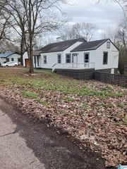 617 8th Ave, Midfield, AL 35228