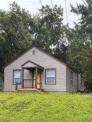 1125 S  Dodgion Ave, Independence, MO 64050