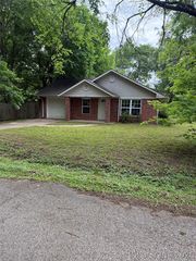 503 Quail Lake Dr, Henryetta, OK 74437