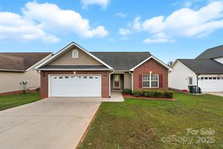 1611 Mayfair Dr, Conover, NC 28613