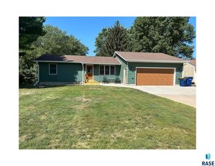 100 Jans Cir, Baltic, SD 57003