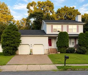 9 Netty St, Howell, NJ 07731