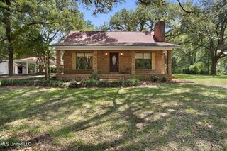 8200 Butler Rd, Moss Point, MS 39562