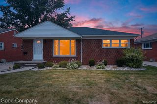 25719 San Rosa Dr, Saint Clair Shores, MI 48081