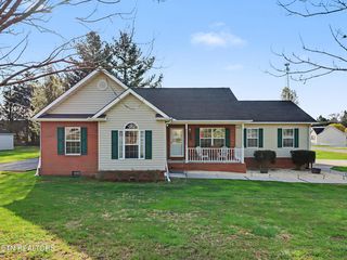 225 Acorn Dr, Corryton, TN 37721