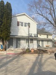 118 E  Canal St, Utica, IL 61373