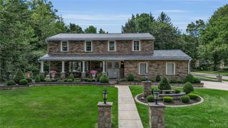 1 Dan Troy Dr, Williamsville, NY 14221