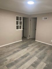 23 Connolly Dr, Saint Louis, MO 63135