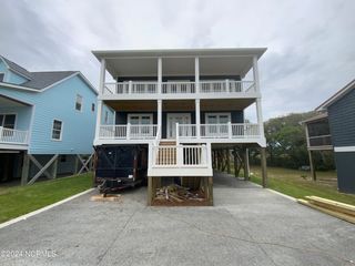 2206 E Pelican Drive, Oak Island, NC 28465