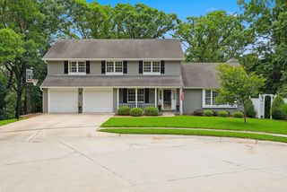 2016 Woodhollow Dr, Columbia, MO 65203