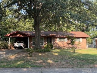 1608 Coker Hampton Dr, Stuttgart, AR 72160