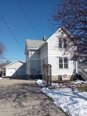 632 S  Commercial St, Neenah, WI 54956