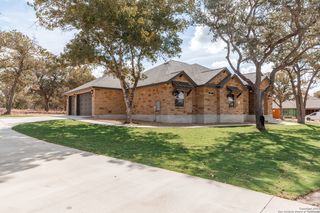 201 Bobby Lynn Dr, Adkins, TX 78101