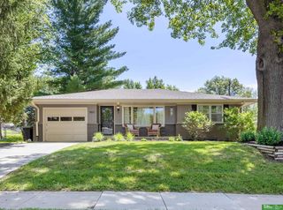 1800 Brookhaven Dr, Lincoln, NE 68506