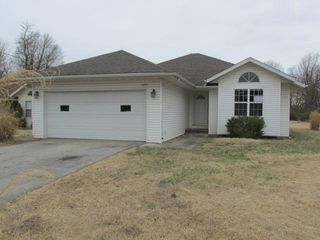 1409 N  Hutchinson Ave, Springfield, MO 65802