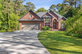 560 Herring Rd, Grayson, GA 30017