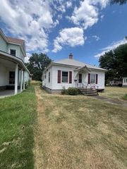 321 W  Maple St, Columbus, KS 66725