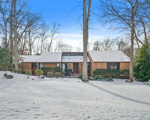 10 Fawn Meadow Path, Wading River, NY 11792