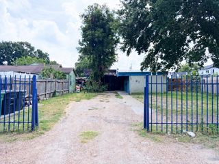 2705 Beatty St, Houston, TX 77023