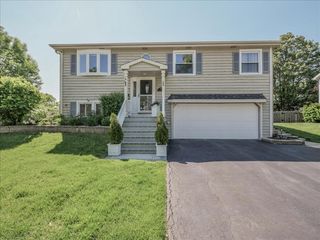910 La Jolla Ter, Bartlett, IL 60103