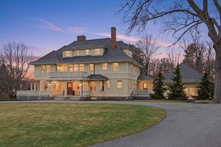 4 Adams St, Lexington, MA 02420